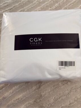Brand New with Tags White CGK QUEEN SIZE SHEETS 4 PIECE